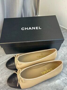 CHANEL Two-Tone Beige and Black Loafers